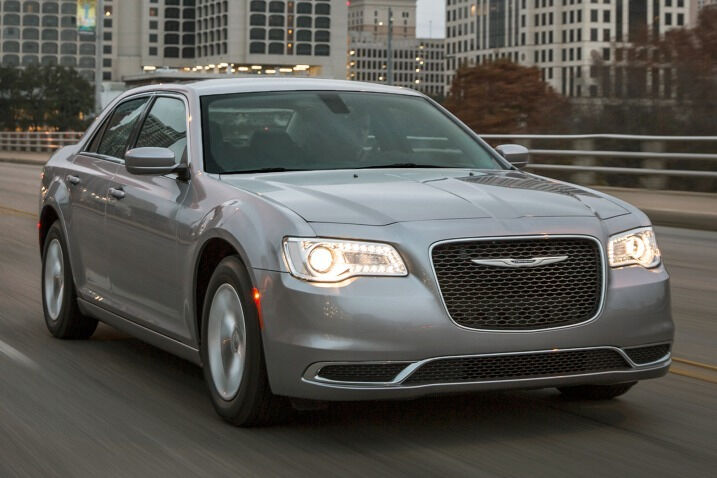 Chrysler 300 2016 Огляд тест-драйву: Chrysler 300 2016