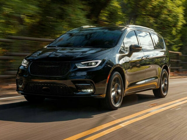 Найти минивэн Крайслер Пасифика 2024 на AUTOMOTO.UA