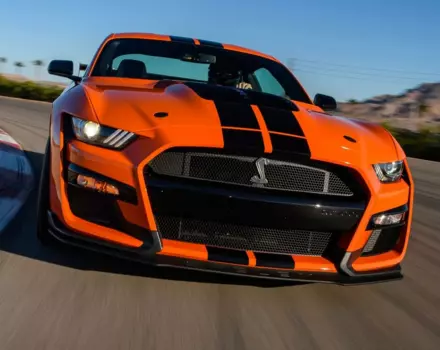 Обзор тест-драйва: Ford Mustang 2020