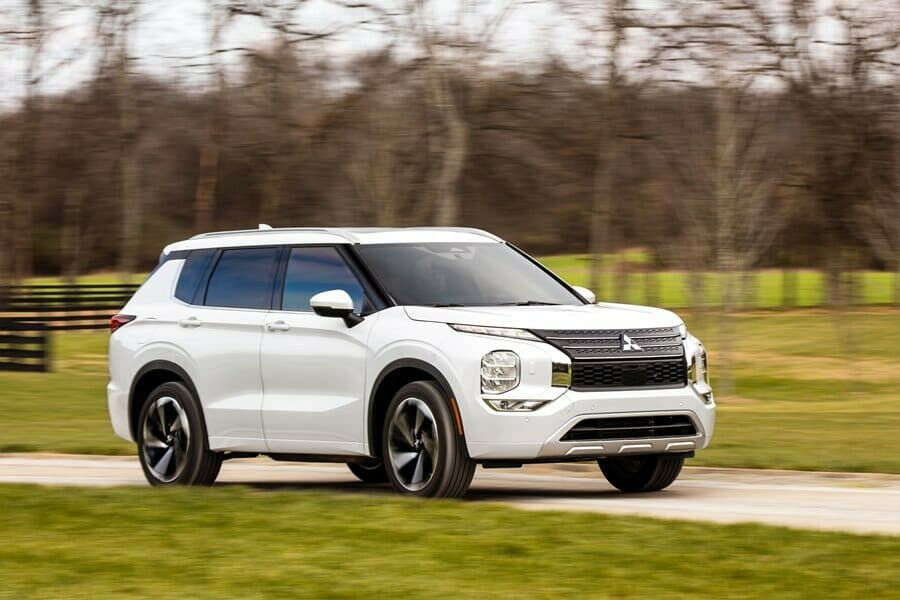 Новый Mitsubishi Outlander 2023 Выбрать новий внедорожник Мицубиси Аутлендер 2023 на Automoto.ua