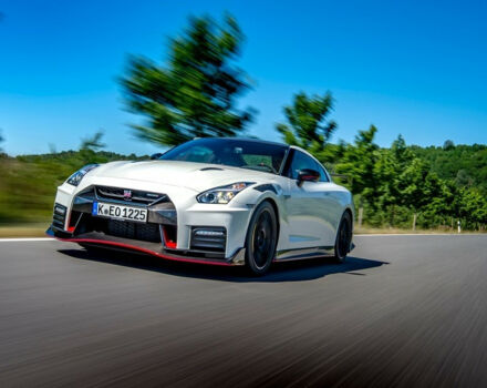 Nissan GT-R  купе білого кольору 2021 року на AutoMoto.ua