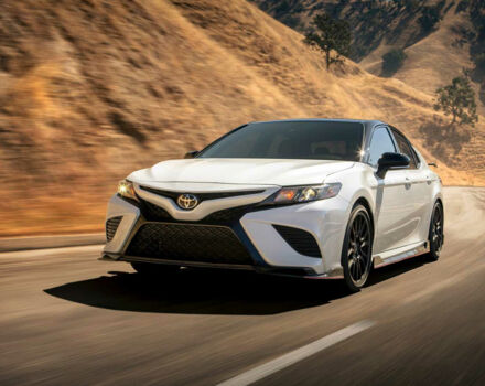 Обзор тест-драйва: Toyota Camry 2020
