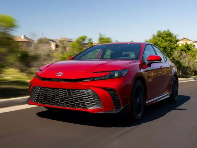 Огляд Toyota Camry 2026 з відео
