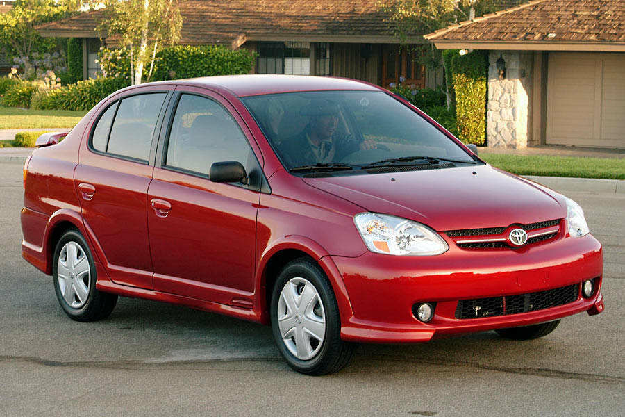 Toyota Echo null Обзор тест-драйва: Toyota Echo