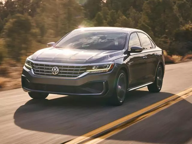 Купити новий автомобіль Фольксваген Пассат 2021 на автобазарі AutoMoto.ua
