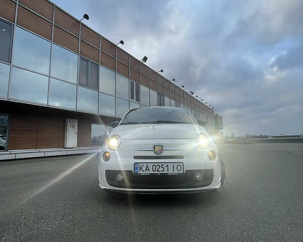 Белый Абарт Fiat 500, объемом двигателя 1.4 л и пробегом 181 тыс. км за 7800 $, фото 8 на Automoto.ua