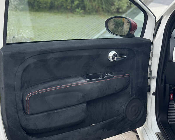 Белый Абарт Fiat 500, объемом двигателя 1.37 л и пробегом 140 тыс. км за 9500 $, фото 13 на Automoto.ua