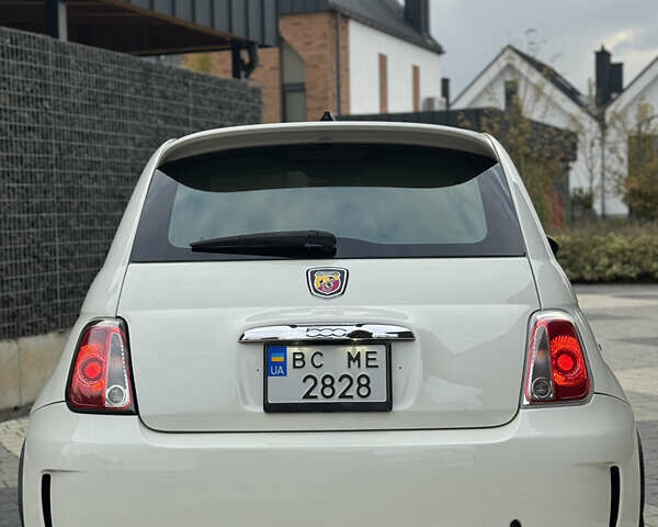 Белый Абарт Fiat 500, объемом двигателя 1.37 л и пробегом 140 тыс. км за 9500 $, фото 6 на Automoto.ua