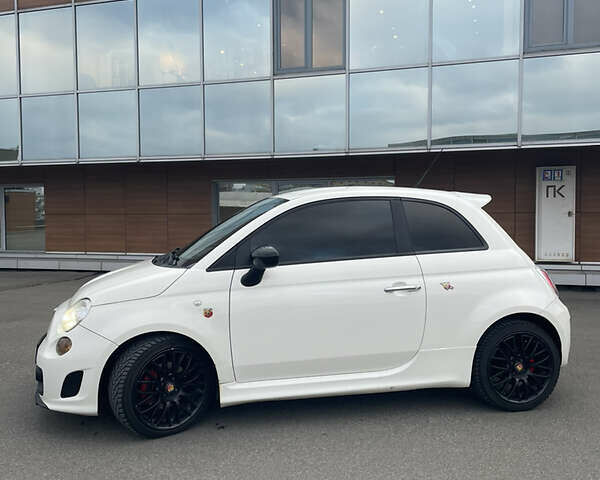 Білий Абарт Fiat 500, об'ємом двигуна 1.4 л та пробігом 181 тис. км за 7800 $, фото 16 на Automoto.ua