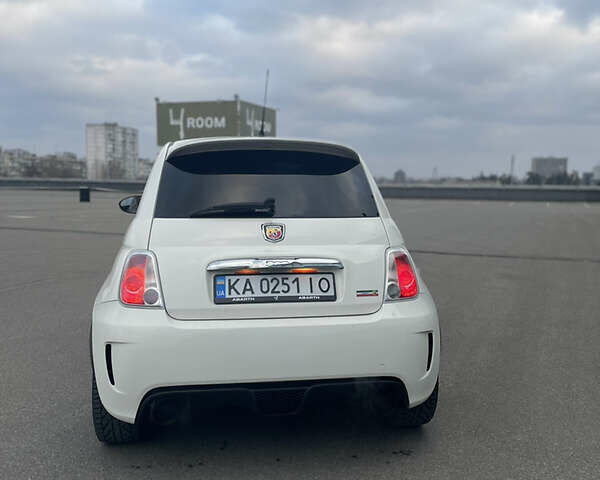 Белый Абарт Fiat 500, объемом двигателя 1.4 л и пробегом 181 тыс. км за 7800 $, фото 14 на Automoto.ua