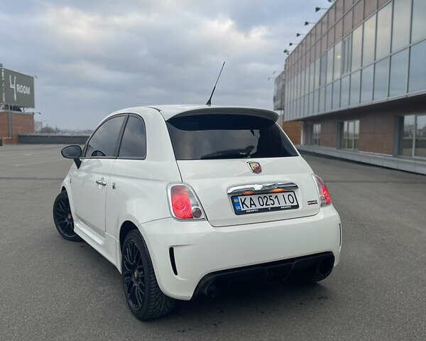 Белый Абарт Fiat 500, объемом двигателя 1.4 л и пробегом 181 тыс. км за 7800 $, фото 15 на Automoto.ua