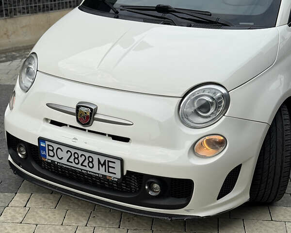Белый Абарт Fiat 500, объемом двигателя 1.37 л и пробегом 140 тыс. км за 9500 $, фото 7 на Automoto.ua