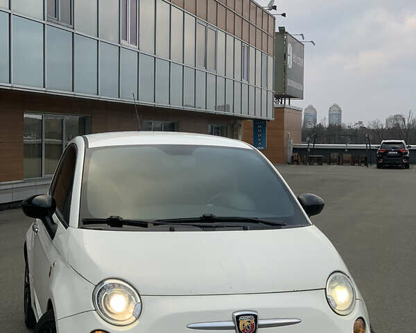 Білий Абарт Fiat 500, об'ємом двигуна 1.4 л та пробігом 181 тис. км за 7800 $, фото 1 на Automoto.ua