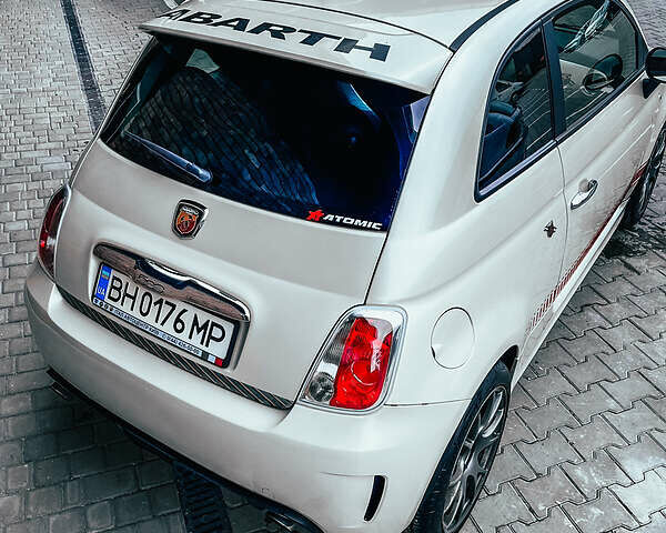 Белый Абарт Fiat 500, объемом двигателя 1.4 л и пробегом 170 тыс. км за 6999 $, фото 2 на Automoto.ua