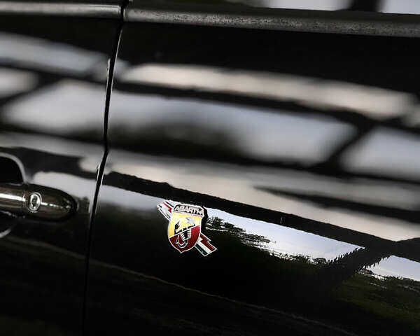 Черный Абарт Fiat 500, объемом двигателя 1.4 л и пробегом 119 тыс. км за 9000 $, фото 6 на Automoto.ua