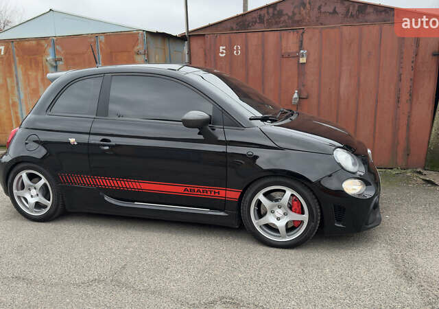Черный Абарт Fiat 500, объемом двигателя 1.37 л и пробегом 61 тыс. км за 15500 $, фото 7 на Automoto.ua