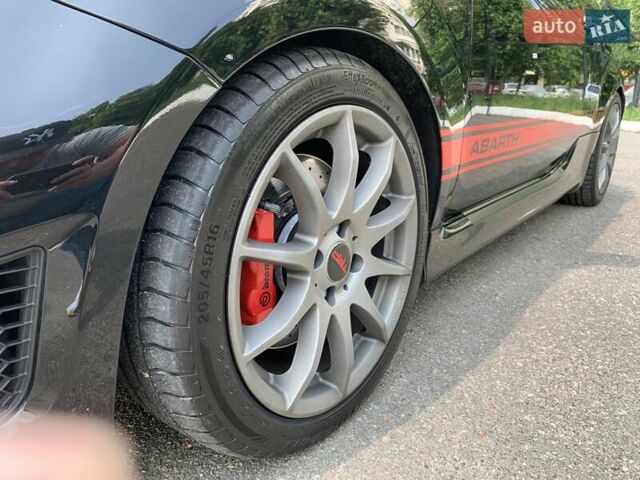 Черный Абарт Fiat 500, объемом двигателя 1.37 л и пробегом 60 тыс. км за 15500 $, фото 3 на Automoto.ua