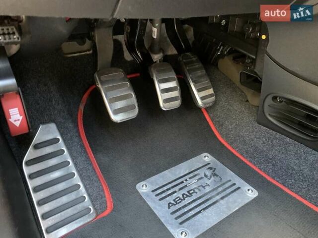 Черный Абарт Fiat 500, объемом двигателя 1.37 л и пробегом 60 тыс. км за 15500 $, фото 12 на Automoto.ua