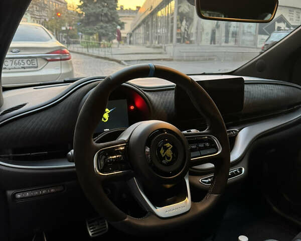 Черный Абарт Fiat 500, объемом двигателя 0 л и пробегом 20 тыс. км за 32000 $, фото 6 на Automoto.ua