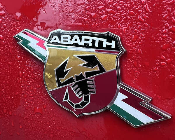 Червоний Абарт Fiat 500, об'ємом двигуна 1.4 л та пробігом 64 тис. км за 13500 $, фото 6 на Automoto.ua