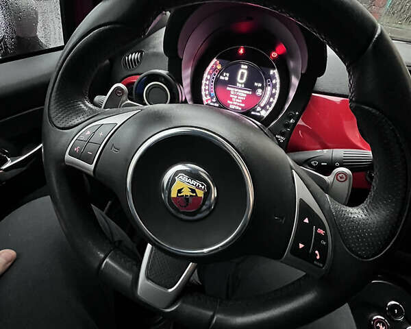 Червоний Абарт Fiat 500, об'ємом двигуна 1.4 л та пробігом 64 тис. км за 13500 $, фото 11 на Automoto.ua