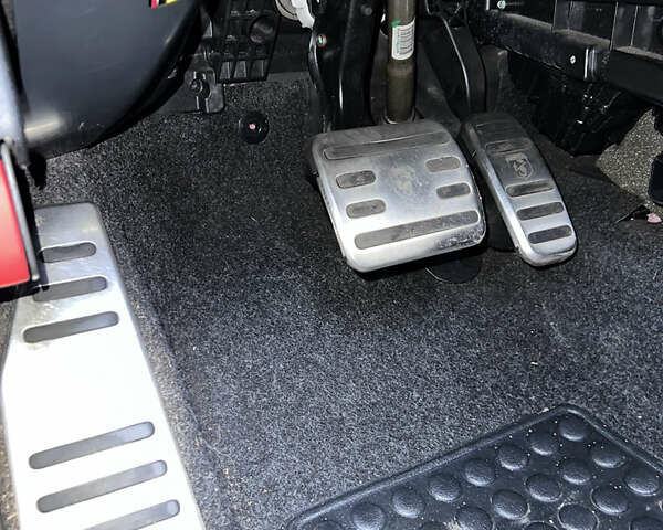 Червоний Абарт Fiat 500, об'ємом двигуна 1.4 л та пробігом 64 тис. км за 13500 $, фото 12 на Automoto.ua