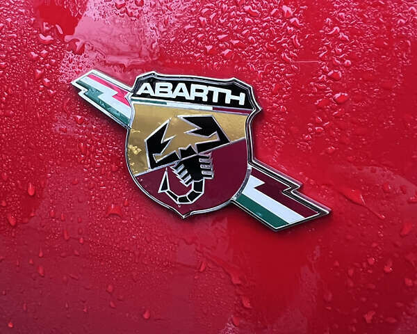 Червоний Абарт Fiat 500, об'ємом двигуна 1.4 л та пробігом 64 тис. км за 13500 $, фото 4 на Automoto.ua