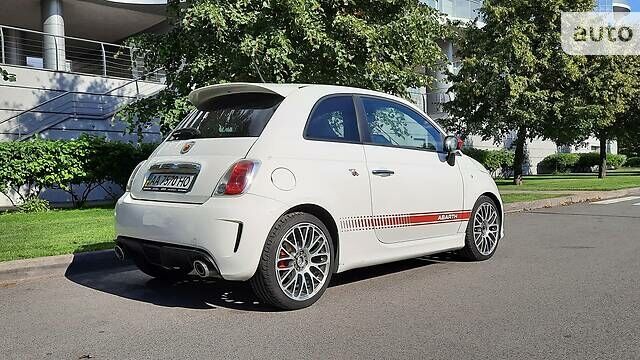 Абарт Fiat 500, объемом двигателя 1.4 л и пробегом 149 тыс. км за 8500 $, фото 2 на Automoto.ua