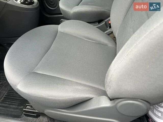 Синий Абарт Fiat 500, объемом двигателя 1.2 л и пробегом 78 тыс. км за 7500 $, фото 10 на Automoto.ua