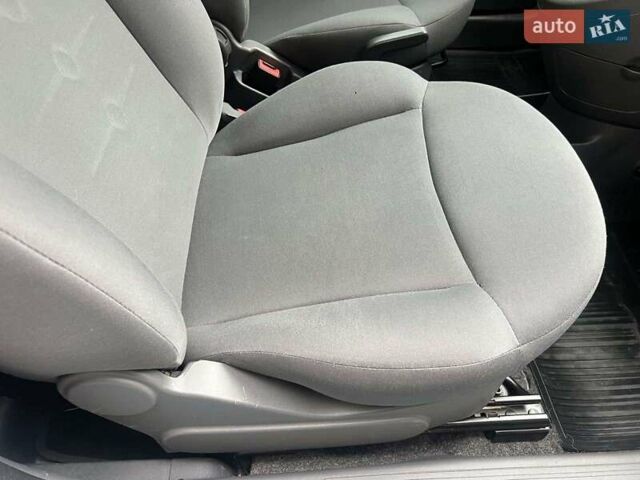 Синий Абарт Fiat 500, объемом двигателя 1.2 л и пробегом 78 тыс. км за 7500 $, фото 11 на Automoto.ua