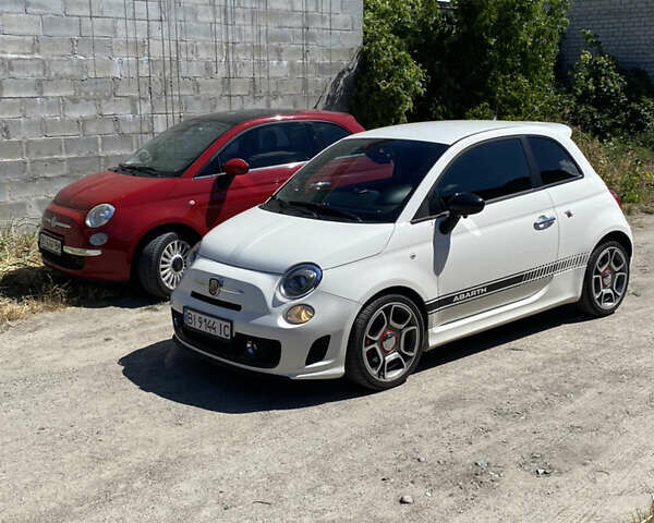 Белый Абарт Fiat 595, объемом двигателя 1.4 л и пробегом 110 тыс. км за 12000 $, фото 4 на Automoto.ua