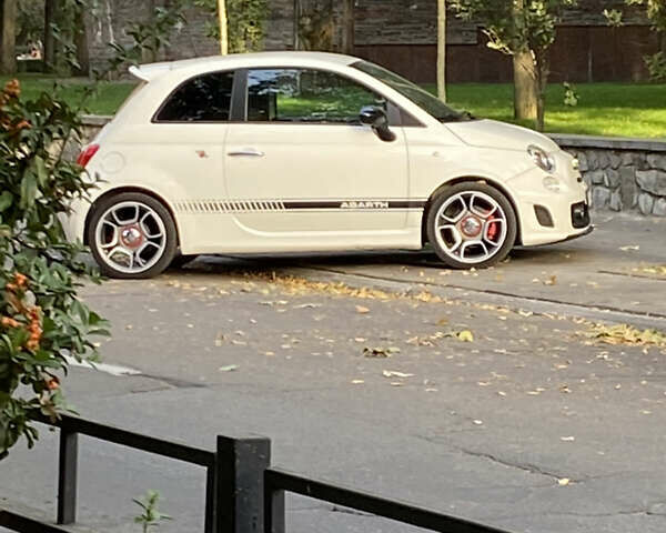 Белый Абарт Fiat 595, объемом двигателя 1.4 л и пробегом 110 тыс. км за 12000 $, фото 7 на Automoto.ua