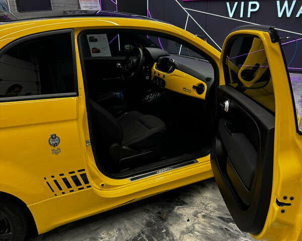 Желтый Абарт Fiat 595, объемом двигателя 1.4 л и пробегом 48 тыс. км за 18999 $, фото 2 на Automoto.ua