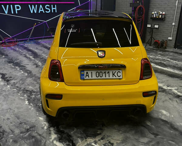 Желтый Абарт Fiat 595, объемом двигателя 1.4 л и пробегом 48 тыс. км за 18999 $, фото 4 на Automoto.ua