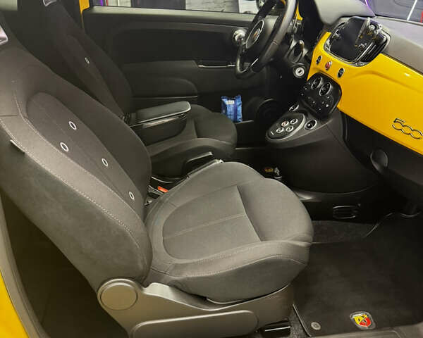 Желтый Абарт Fiat 595, объемом двигателя 1.4 л и пробегом 48 тыс. км за 18999 $, фото 6 на Automoto.ua