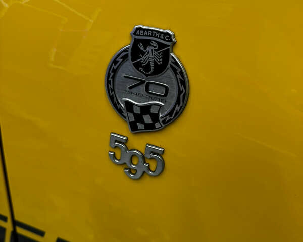 Желтый Абарт Fiat 595, объемом двигателя 1.4 л и пробегом 48 тыс. км за 18999 $, фото 11 на Automoto.ua
