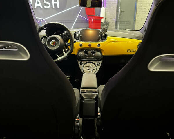 Желтый Абарт Fiat 595, объемом двигателя 1.4 л и пробегом 48 тыс. км за 18999 $, фото 7 на Automoto.ua