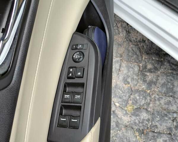 Білий Акура ІЛХ, об'ємом двигуна 2 л та пробігом 194 тис. км за 11500 $, фото 16 на Automoto.ua