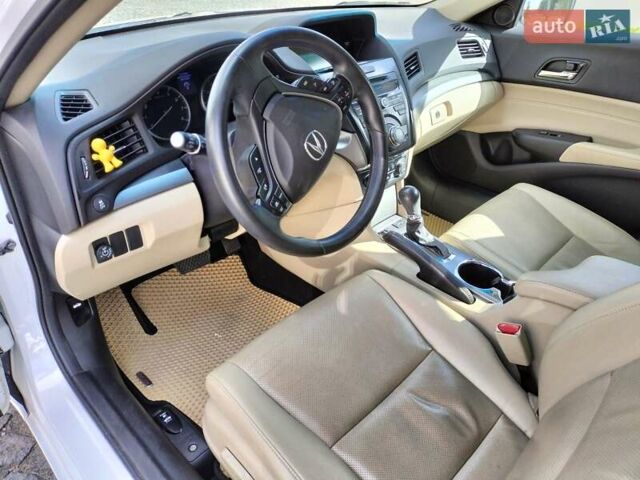 Білий Акура ІЛХ, об'ємом двигуна 2 л та пробігом 194 тис. км за 11500 $, фото 1 на Automoto.ua