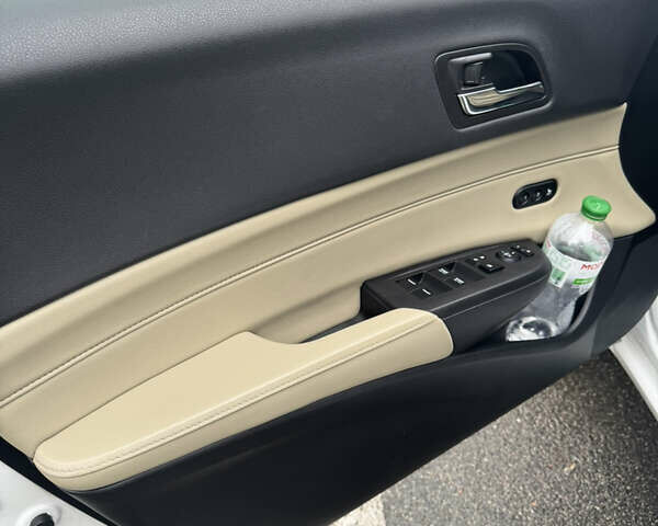 Белый Акура ИЛХ, объемом двигателя 2.36 л и пробегом 150 тыс. км за 10500 $, фото 12 на Automoto.ua