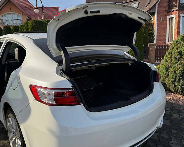 Белый Акура ИЛХ, объемом двигателя 2.35 л и пробегом 90 тыс. км за 12999 $, фото 14 на Automoto.ua