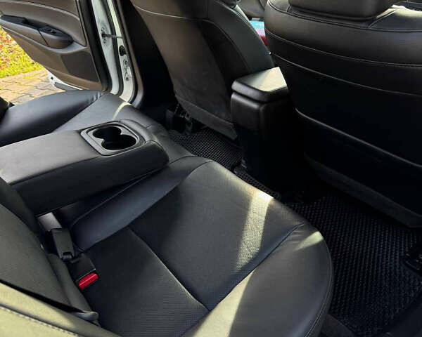Белый Акура ИЛХ, объемом двигателя 2.35 л и пробегом 90 тыс. км за 12999 $, фото 21 на Automoto.ua