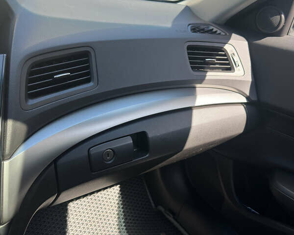 Білий Акура ІЛХ, об'ємом двигуна 2.36 л та пробігом 75 тис. км за 15900 $, фото 9 на Automoto.ua
