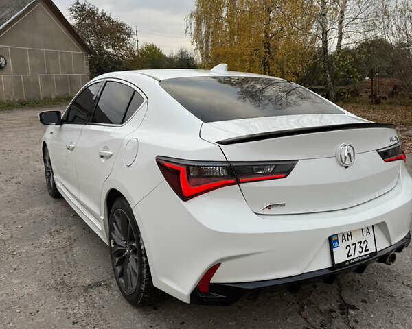 Белый Акура ИЛХ, объемом двигателя 2.4 л и пробегом 115 тыс. км за 17500 $, фото 3 на Automoto.ua