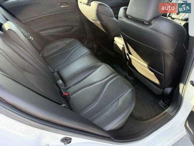 Білий Акура ІЛХ, об'ємом двигуна 2.36 л та пробігом 100 тис. км за 15000 $, фото 9 на Automoto.ua