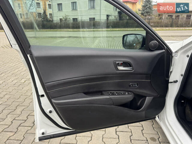 Белый Акура ИЛХ, объемом двигателя 2.36 л и пробегом 57 тыс. км за 13700 $, фото 24 на Automoto.ua