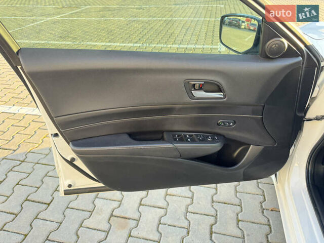 Белый Акура ИЛХ, объемом двигателя 2.35 л и пробегом 56 тыс. км за 14250 $, фото 39 на Automoto.ua