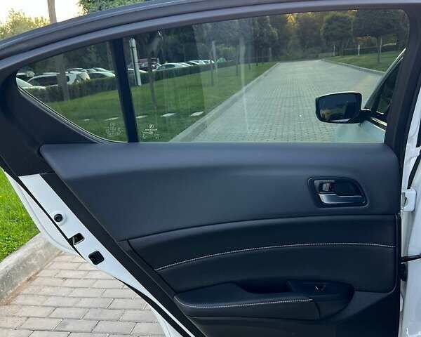 Белый Акура ИЛХ, объемом двигателя 2.36 л и пробегом 3 тыс. км за 17200 $, фото 9 на Automoto.ua