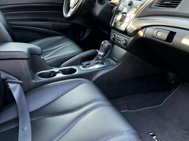 Красный Акура ИЛХ, объемом двигателя 2.4 л и пробегом 60 тыс. км за 18100 $, фото 5 на Automoto.ua