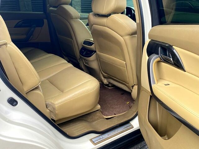 Белый Акура МДХ, объемом двигателя 3.7 л и пробегом 219 тыс. км за 9500 $, фото 3 на Automoto.ua